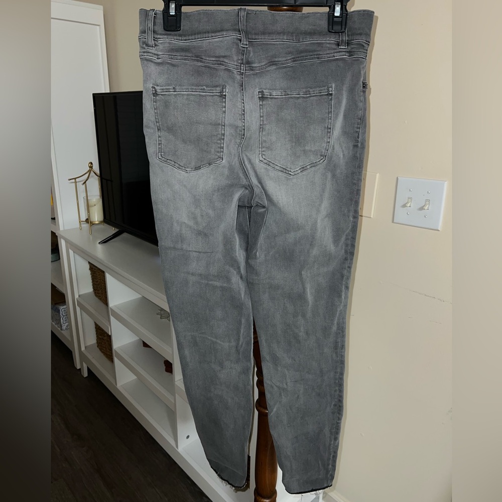 SOLD - Spanx Pull On Distressed Ankle Skinny Jeans - Picture 10 of 12